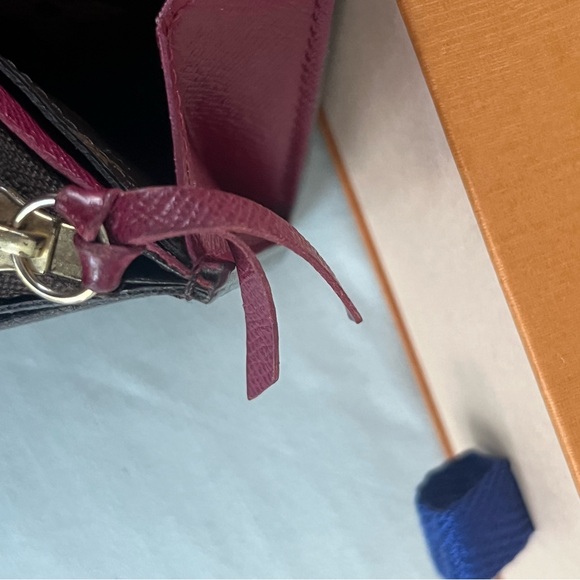 100 percent authentic LV envelope wallet - Picture 7 of 13